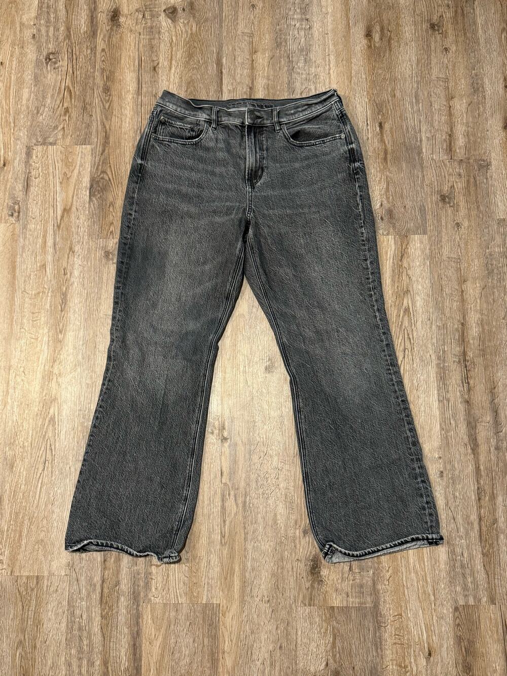 American Eagle Women's 90s Bootcut Jean Size 12 Short